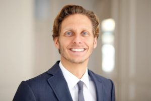 Dr. Karsten Kinast